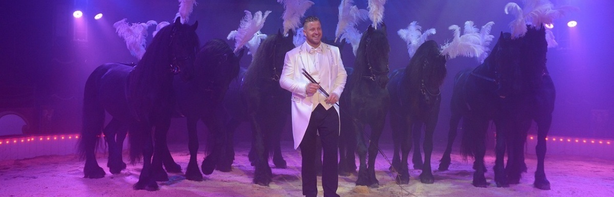 Circus Maximum Friese Paarden Marlon Zinnecker Circus Maximum Friese Paarden Marlon Zinnecker